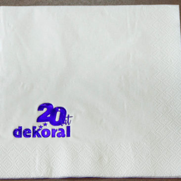 Serwetka papierowa biała z nadrukiem logo
